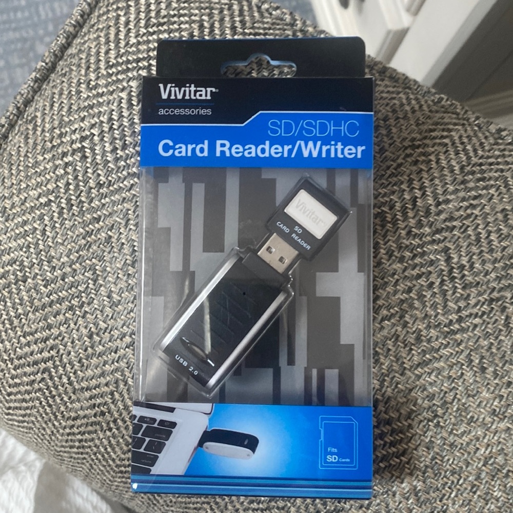NEW Vivitar SD/ SDHC Card Reader/ Writer